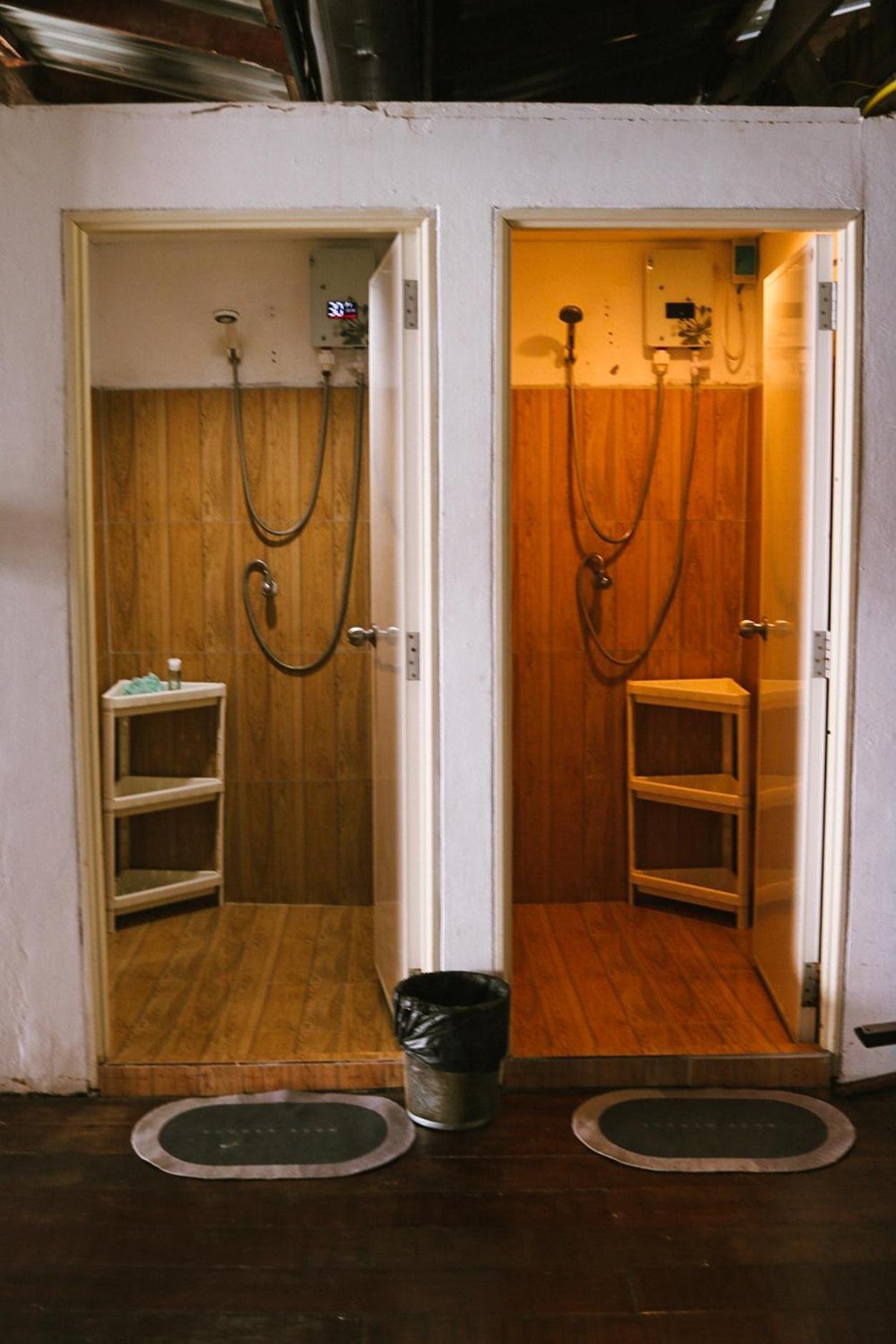 Watermellow Hostel Тау Экстерьер фото